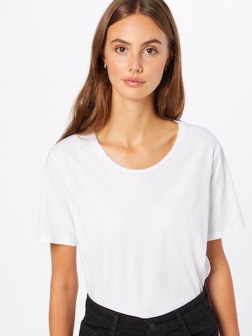 ARMEDANGELS قميص 'Mina' بلون أبيض: الأمام