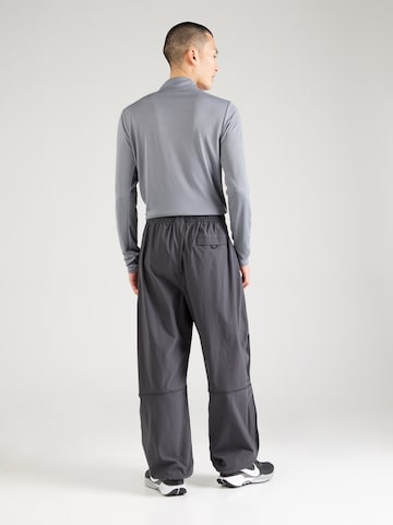 Tapered Pantaloni 'Tech' di Nike Sportswear in grigio