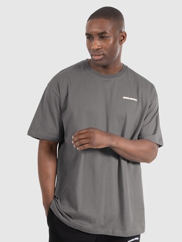 Smilodox T-Shirt 'Adrian' in Grau: Vorderseite