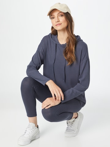 PIECES Sweatshirt 'Molly' in Blau