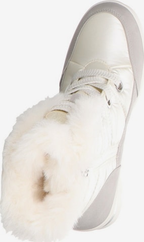 CAPRICE Snow Boots in White