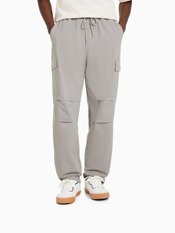 Loosefit Pantaloni cargo di Bershka in grigio: frontale