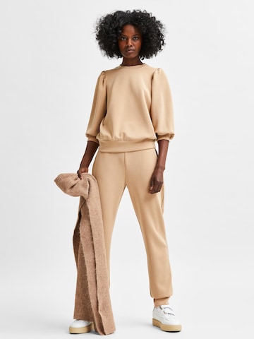 SELECTED FEMME Tapered Housut 'Tenny' värissä beige