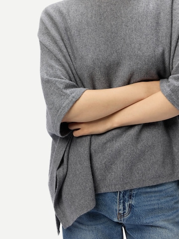 GOBI Cashmere Sweater 'Women's Boat-Neck Cashmere Poncho' in Grey