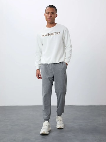 Tommy Life Tapered Workout Pants 'Jogginghose' in Grey