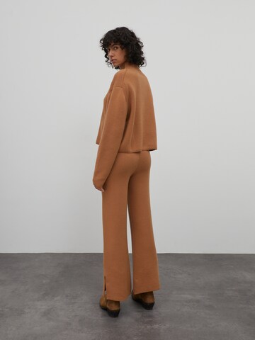 EDITED Flared Παντελόνι σε καφέ
