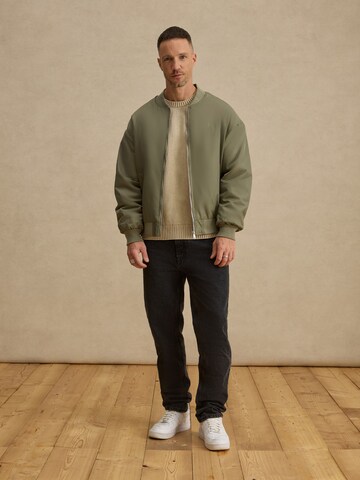 DAN FOX APPAREL Демисезонная куртка 'Arjen' в Зеленый