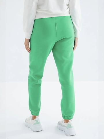 Tommy Life Regular Sportbroek in Groen