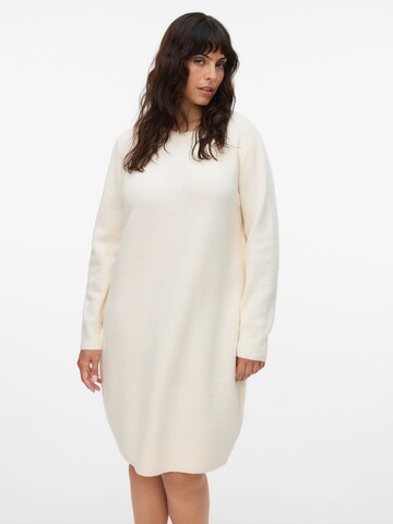 Abito in maglia 'VMCBOOM' di Vero Moda Curve in beige: frontale