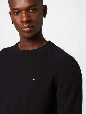 TOMMY HILFIGER Sweater in Black