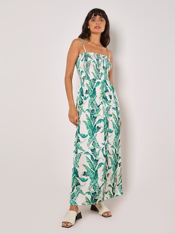 Apricot Tropical Leaf Satin Maxi Dress ' ' in Silber: Vorderseite