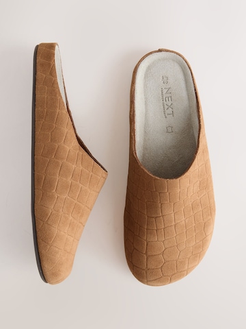 Saboţi de la Next pe maro