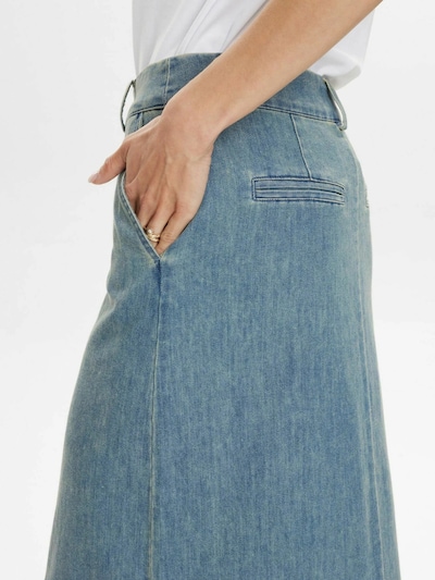 NÜMPH Jupe ' NUALETTA ' en bleu denim, Vue avec produit