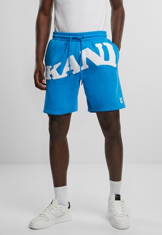 Karl Kani Loose fit Pants in Blue: front