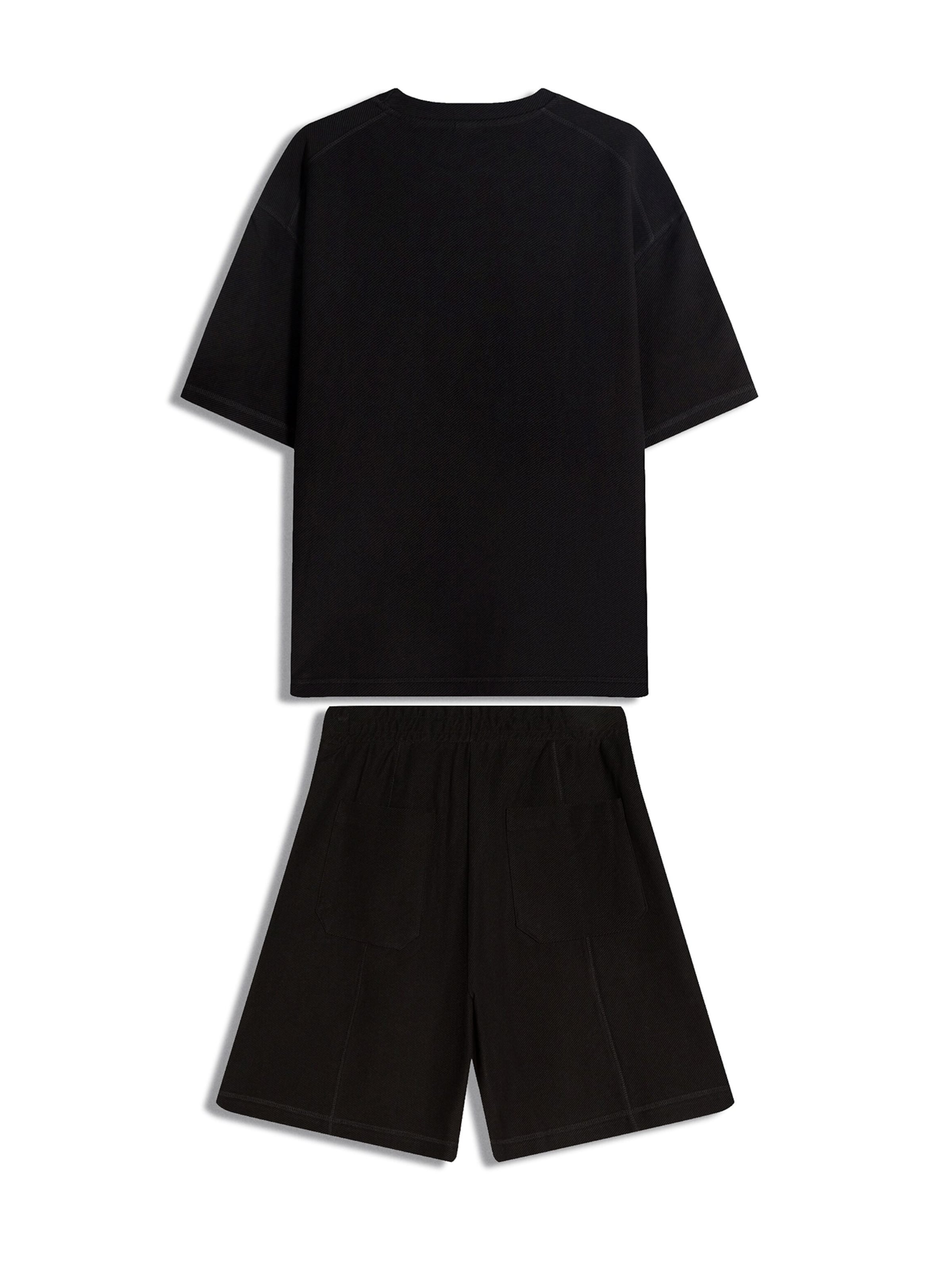 Trening de la Bershka pe negru
