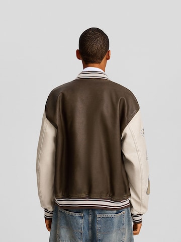 BershkaPrijelazna jakna - smeđa boja