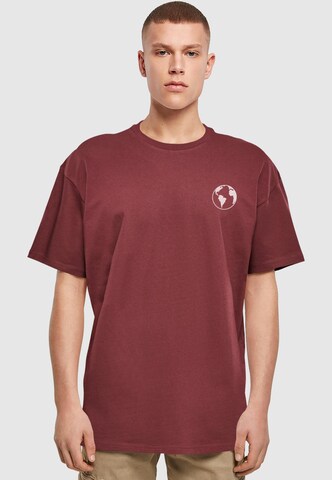 Merchcode Shirt 'Explore The World' in Rot: Vorderseite
