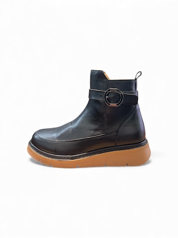 Begoria Boots in Black: front