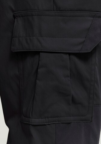 JACK WOLFSKIN Tapered Pants in Black