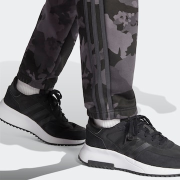 ADIDAS ORIGINALS Regular Hose 'Graphics Camo' in Grau