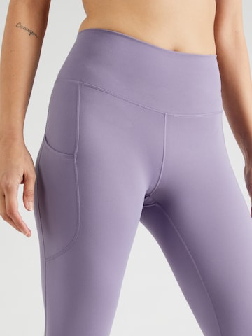NIKE Skinny Spodnie sportowe 'ONE' w kolorze fioletowy