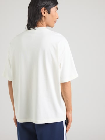 ADIDAS ORIGINALS - Camisa em branco: atrás