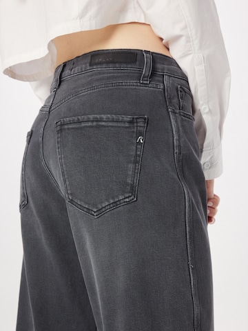 REPLAY Tapered Jeans 'KEIDA' in Grau