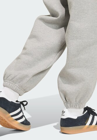 Loosefit Pantalon 'Essentials' ADIDAS ORIGINALS en gris