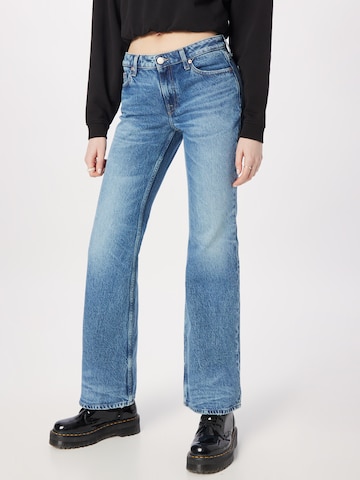 Tommy Jeans Flared Jeans in Blauw: voorkant