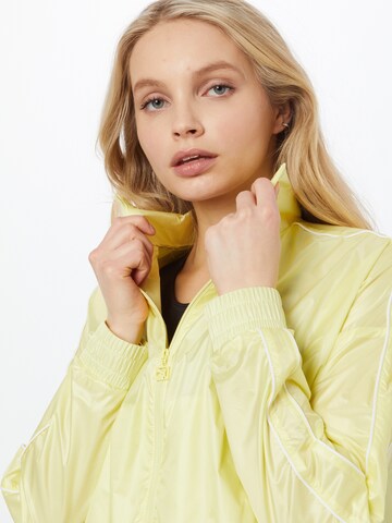 PUMA Prehodna jakna | rumena barva