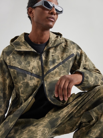 Nike Sportswear Tussenjas in Groen