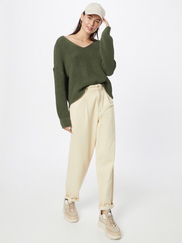 ABOUT YOU Sweater 'Liliana' in Green