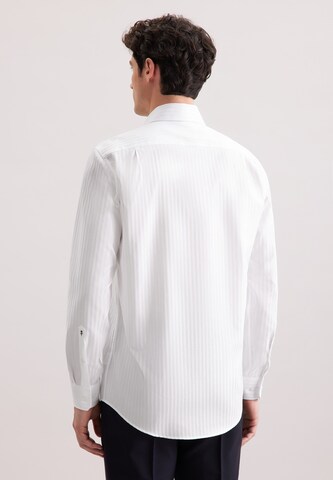 Coupe regular Chemise business 'Schwarze Rose' SEIDENSTICKER en blanc