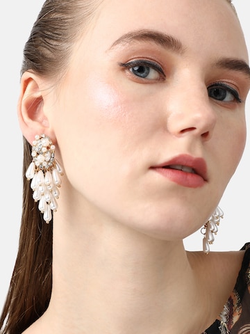 Boucles d'oreilles 'Tayah' SOHI en blanc