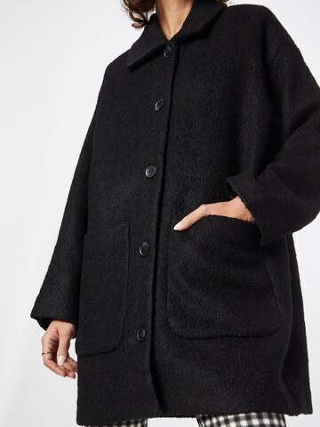 Manteau mi-saison Monki en noir