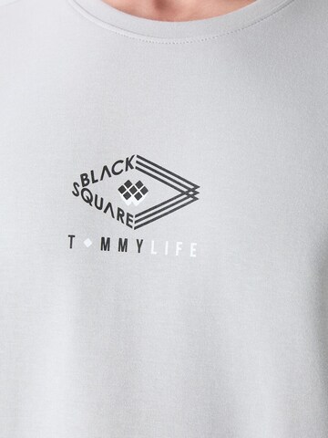 T-Shirt 'T-Shirts' Tommy Life en gris