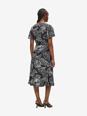 Rochie de la Karl Lagerfeld pe negru