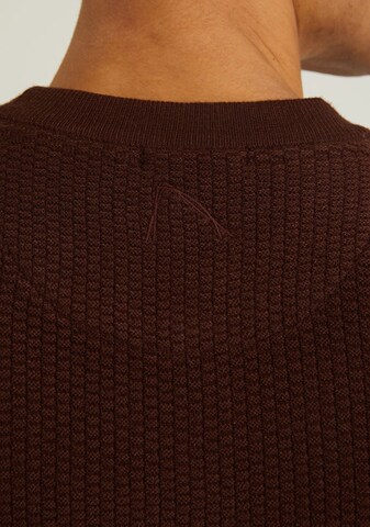 CHASIN' Pullover 'Armor' in Rot