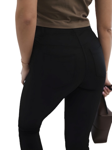 Lumera Hose‌‌ in Schwarz