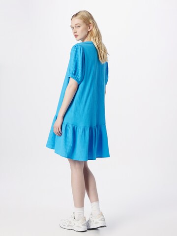 b.young فستان 'IBERLIN' بلون أزرق
