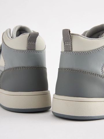 Next Sneakers i grå