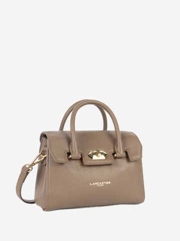 Borsa a mano 'Lancaster Sac à main A rabat avec fermoir Mini Milano Cosmos Sable Foncé' di LANCASTER Paris in beige