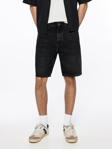 Pull&Bear Regular Jeans in Black: front