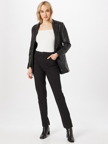 Regular Pantalon à plis 'Hanna' Gina Tricot en noir