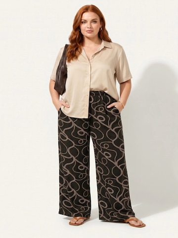 Shape Of You Wide leg Trousers in Black: front