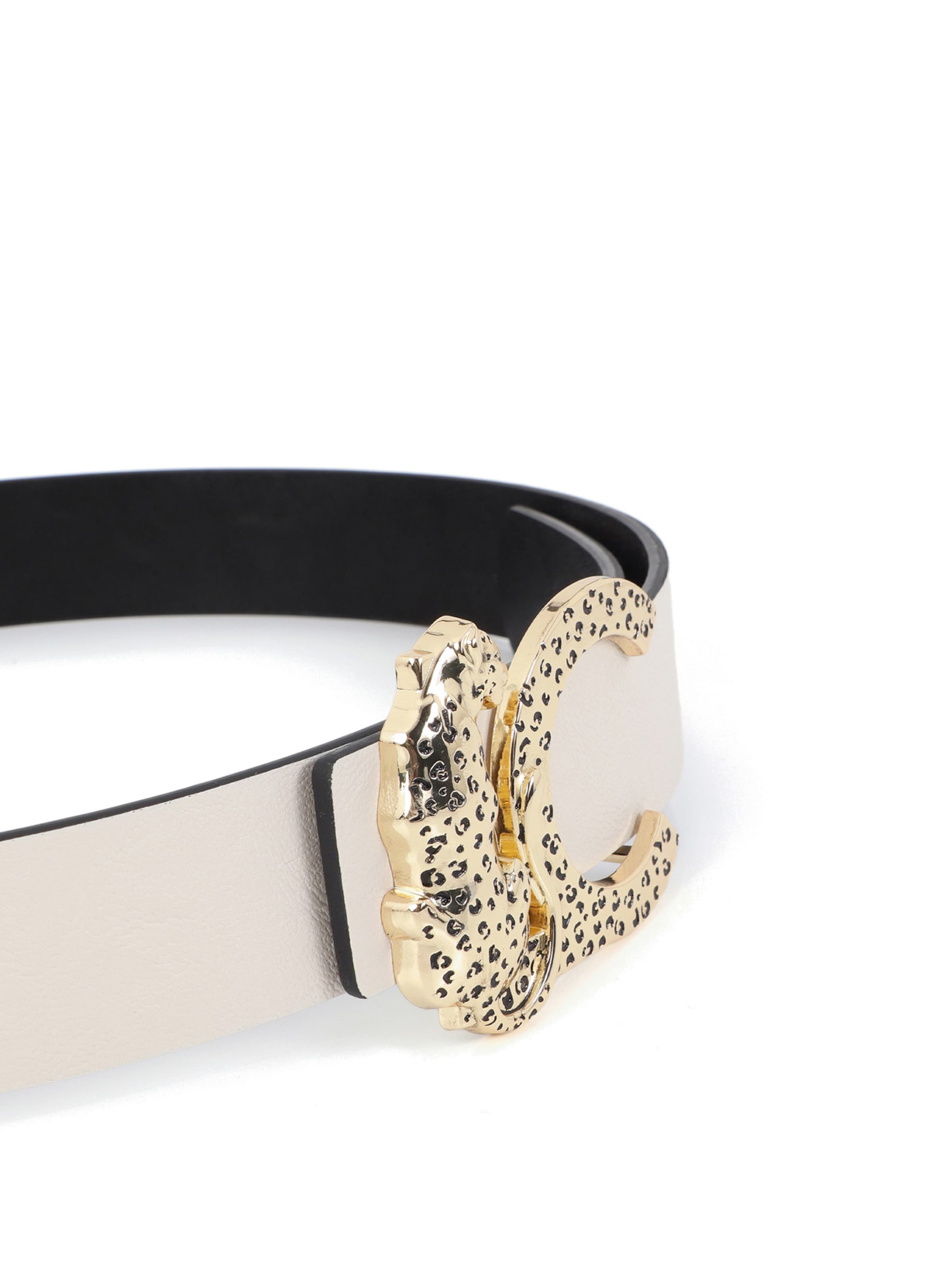 Cintura di Lola Casademunt in bianco