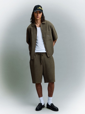 Bershka Loosefit Bukser i grøn: forside