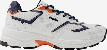 Baskets basses 'Gen8 - Orange x Mushroom' MoEa en blanc : devant