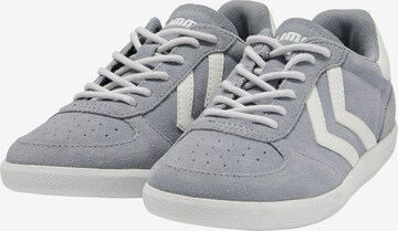 Hummel Sneaker in Grau