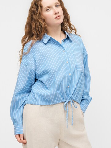 ONLY Carmakoma - Blusa 'CARDEA' en azul